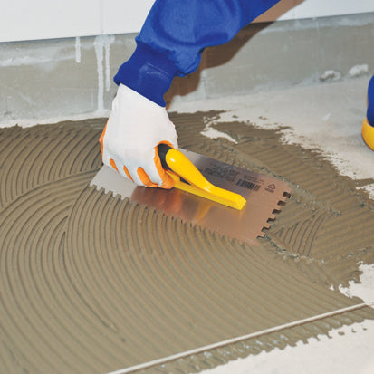 Gletieră zimțată, cu dinți pătrați și mâner deschis din plastic