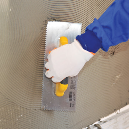 Gletieră zimțată, cu dinți triunghiulari și mâner din plastic