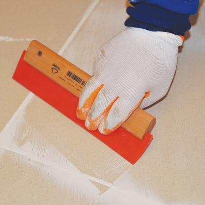 Spatulă pentru rosturi cu mâner din lemn