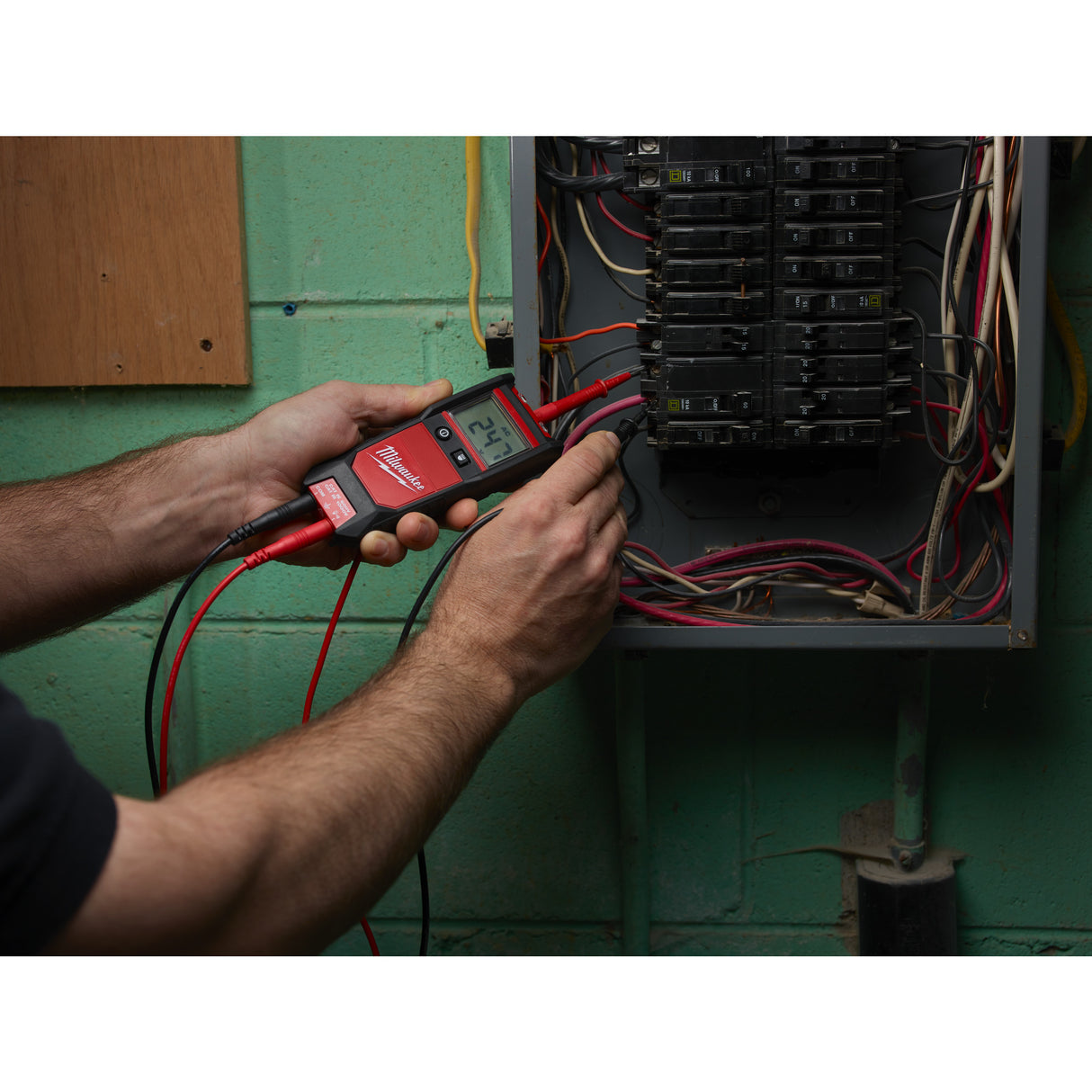 Milwaukee 2212-20 Tester automat de tensiune   4933447776