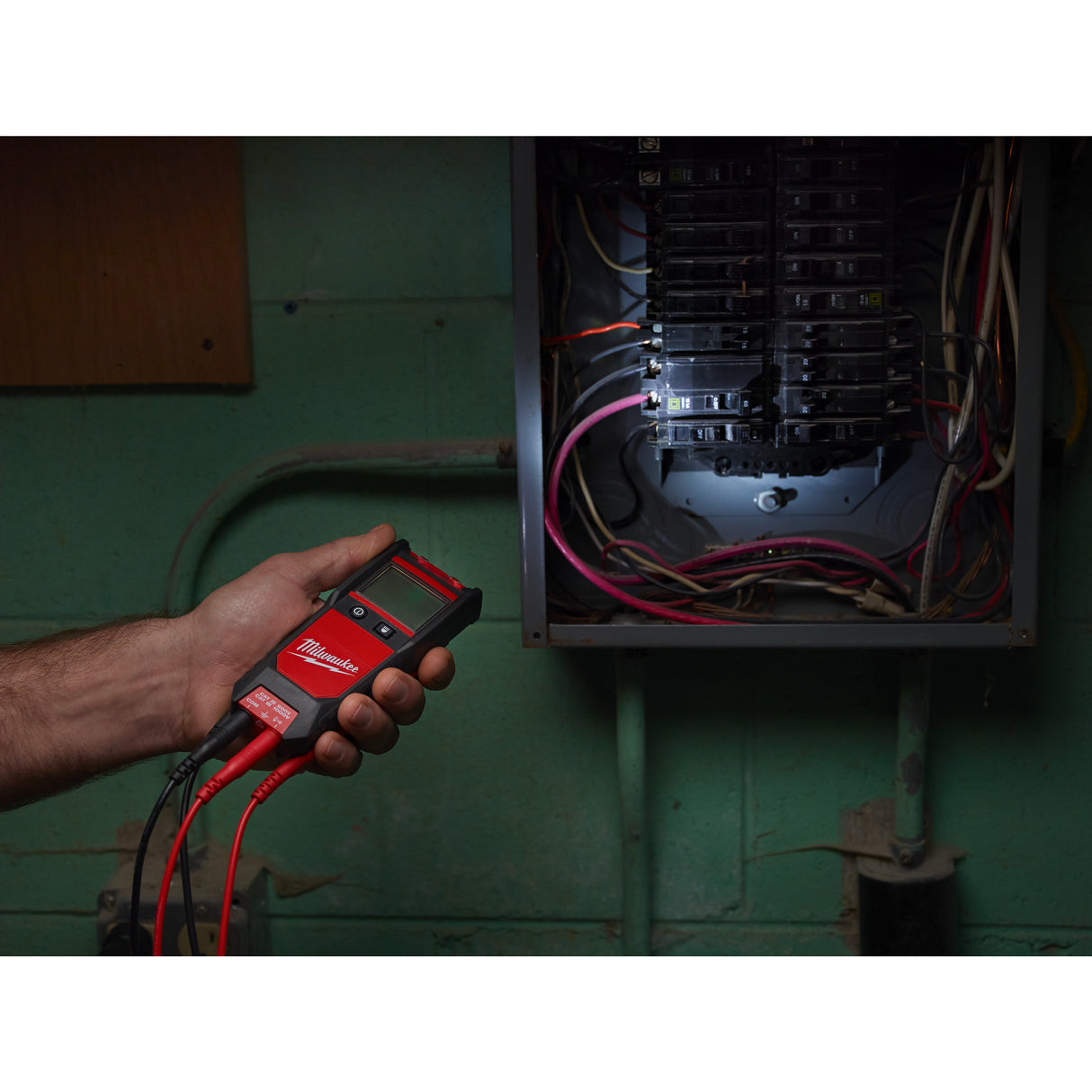 Milwaukee 2212-20 Tester automat de tensiune   4933447776