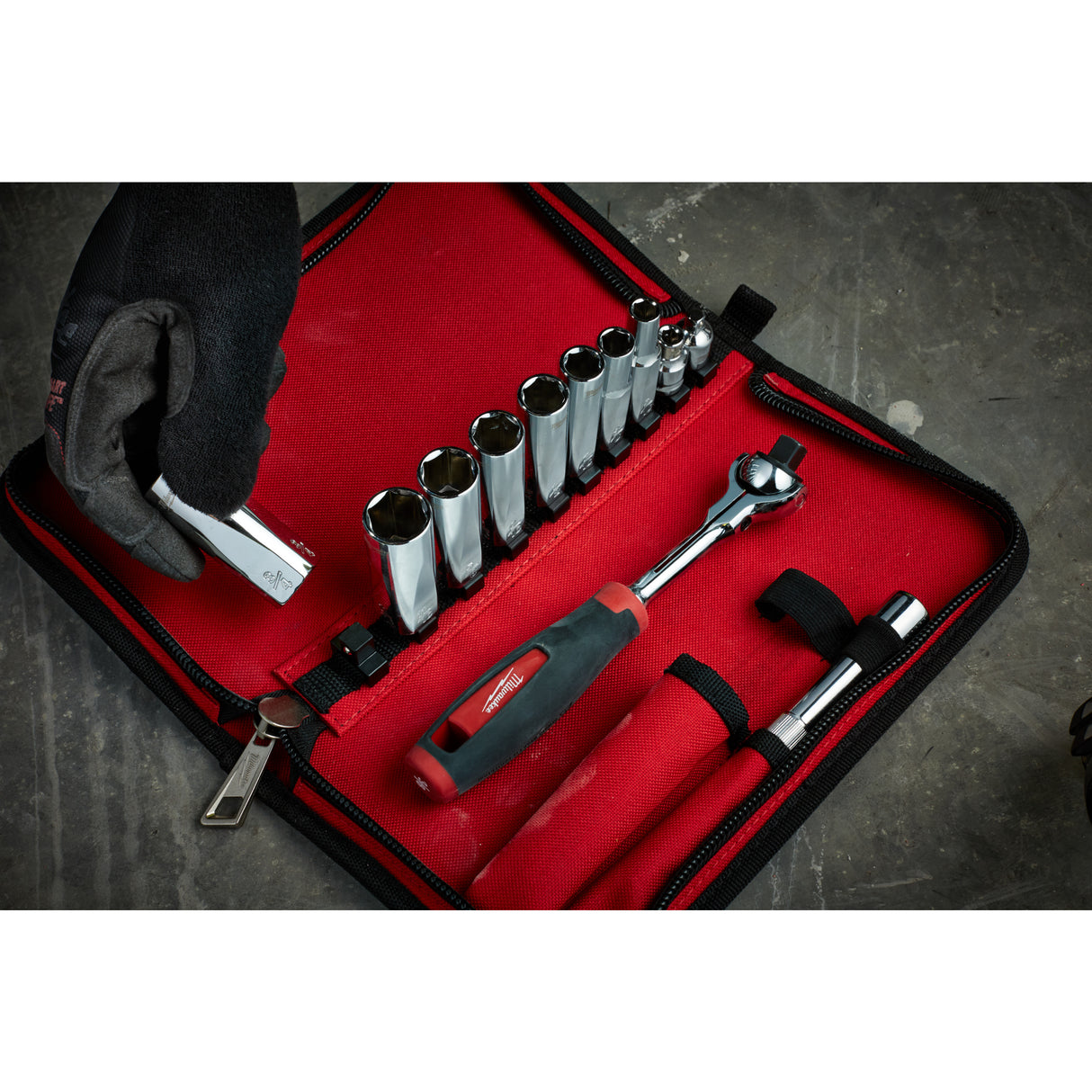 Milwaukee Set 12 buc cu clichet 3/8" (10,12,13,14,15,17,18,19 mm) 48229001