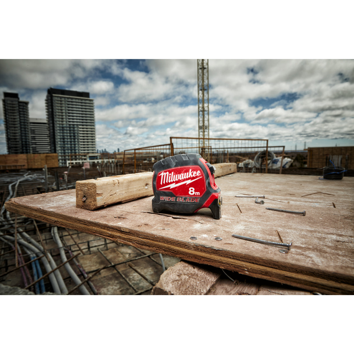 Milwaukee Ruletă premium lată 8m  4932471816