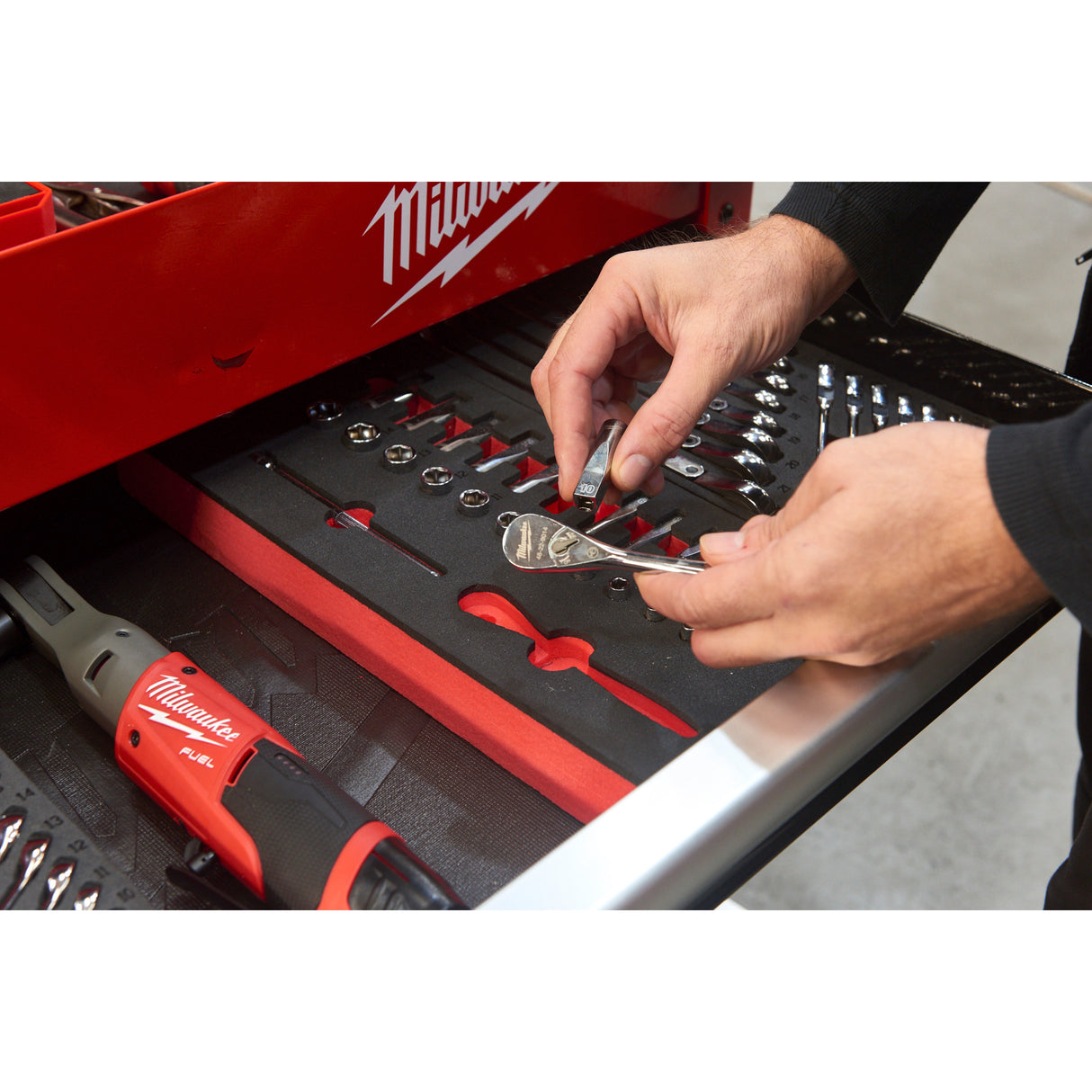 Milwaukee Cărucior mobil de scule, metalic 102 cm 4932478856
