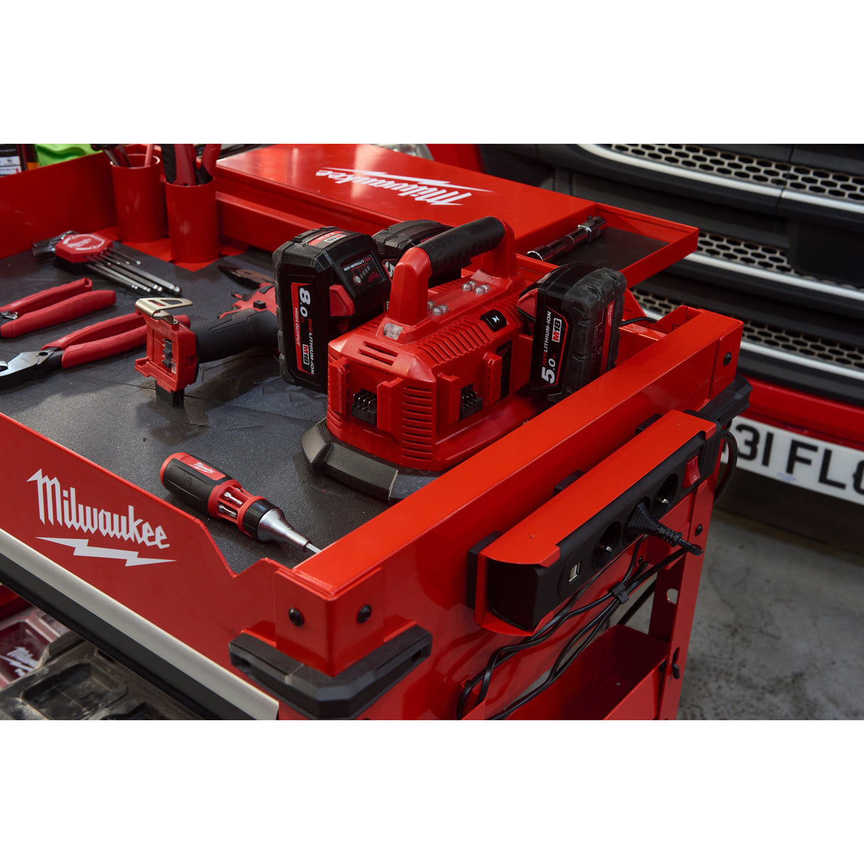 Milwaukee Cărucior mobil de scule, metalic 102 cm 4932478856