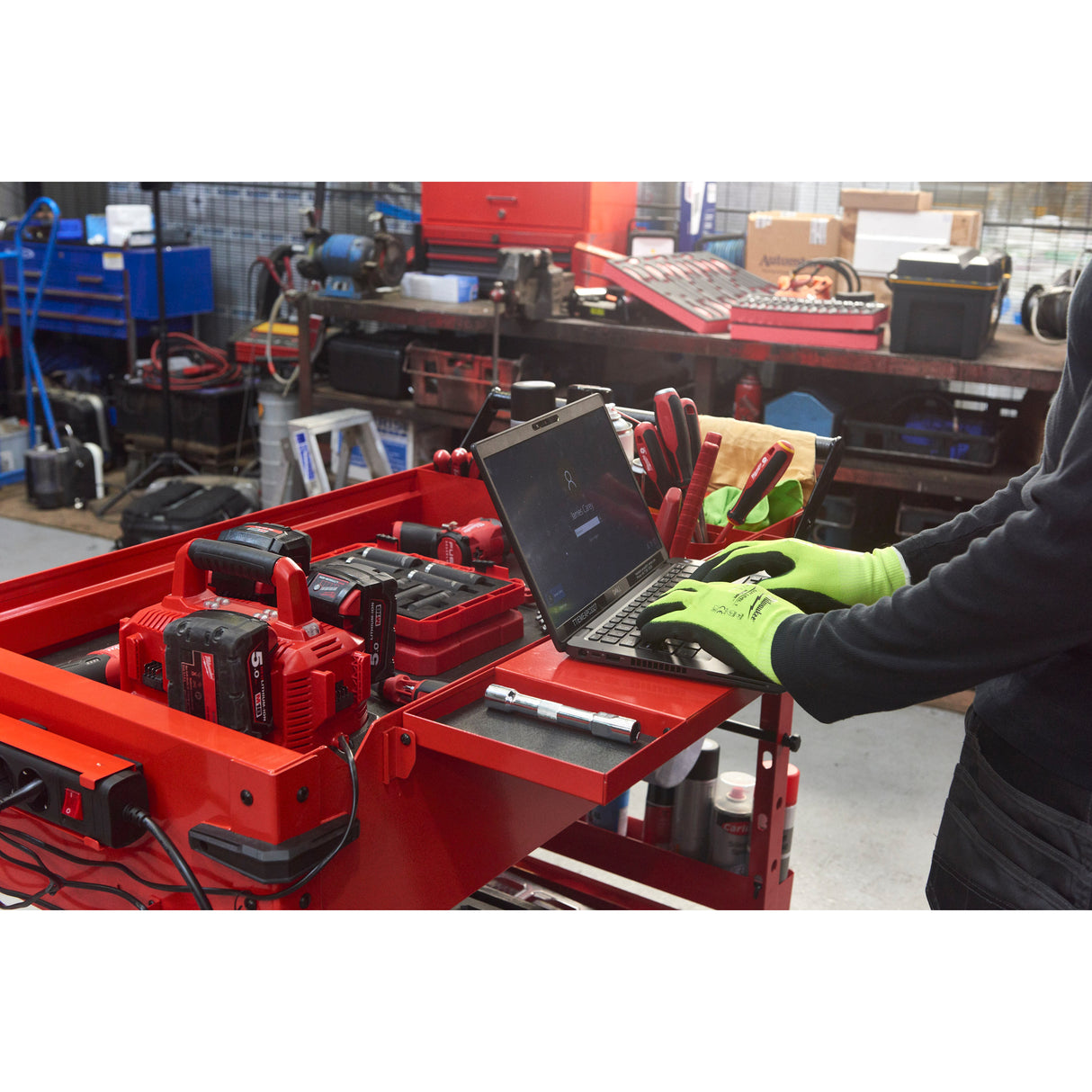 Milwaukee Cărucior mobil de scule, metalic 102 cm 4932478856
