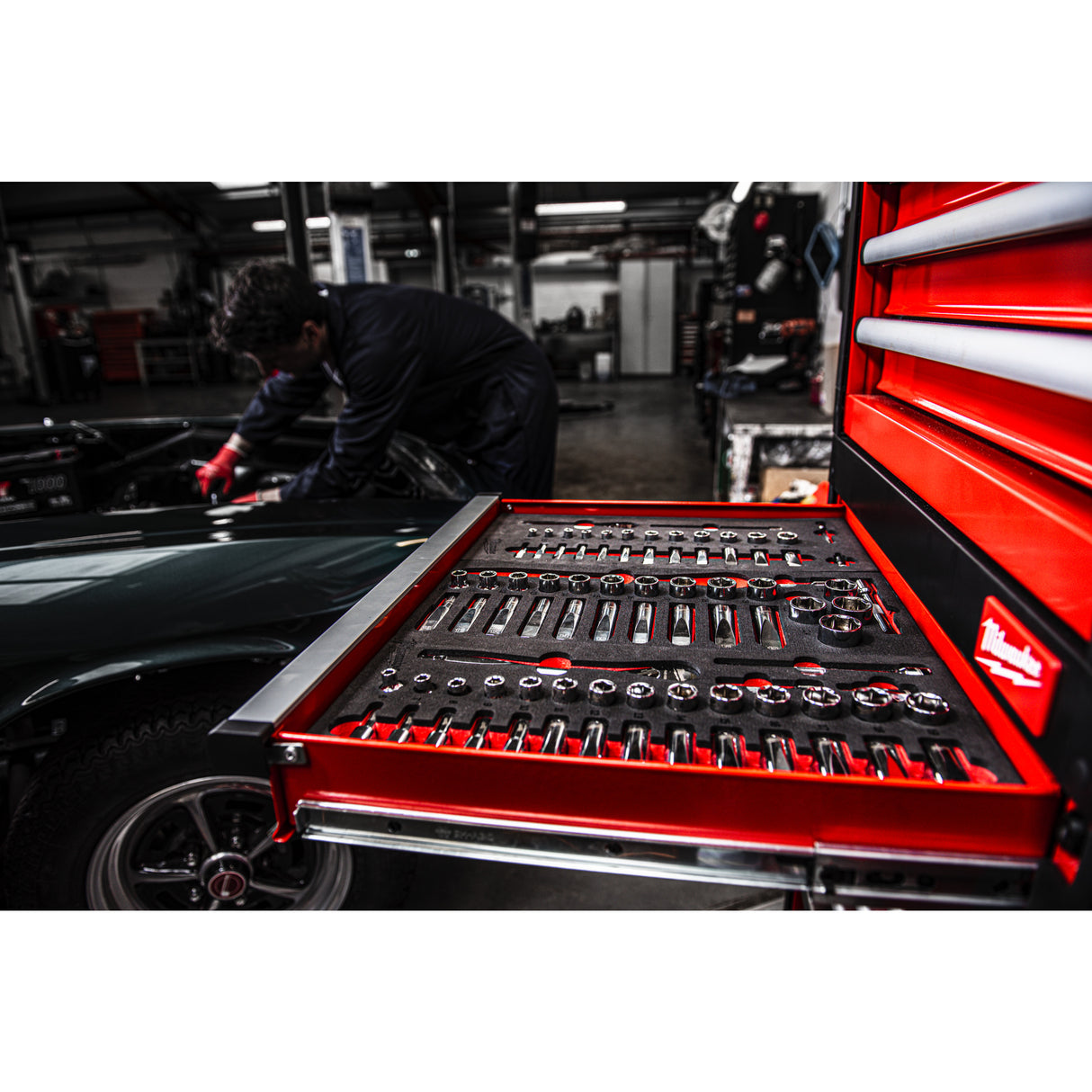 Milwaukee Set antrenor cu clichet și chei tubulare în inserție de spumă, 1/2, 28 bucăți 4932479826