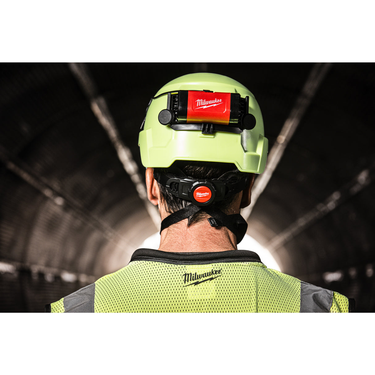 Milwaukee L4bolthl-301 lampă de cască bolt, reîncărcabilă usb, 600 lumeni 4933479902