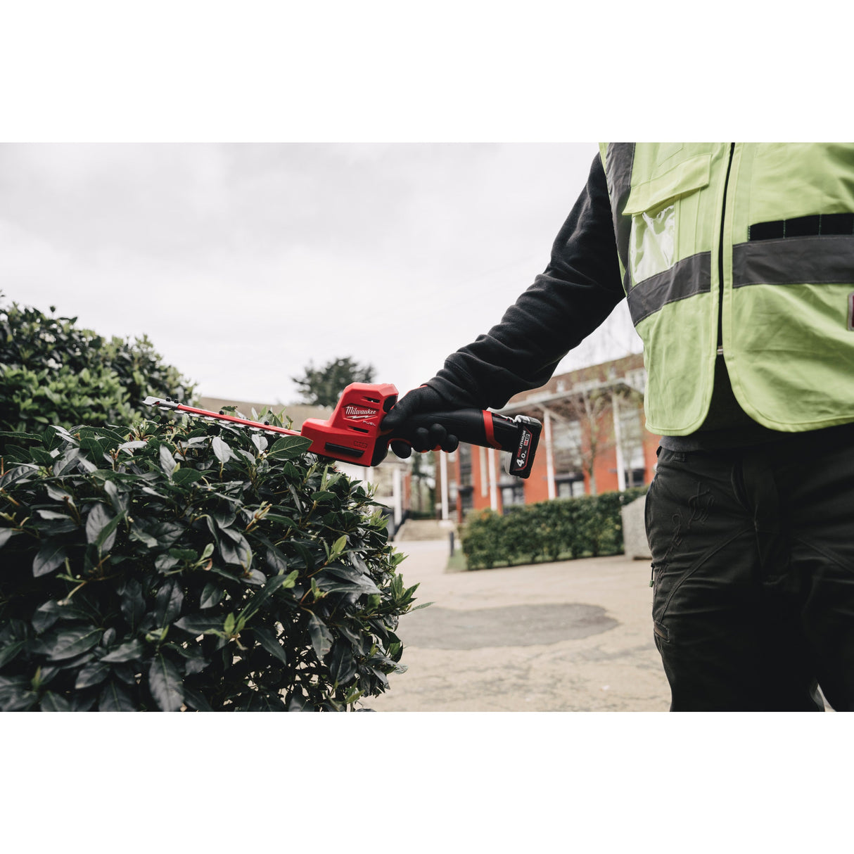 M12 FHT20 Trimmer pentru gard viu 20 cm M12 FUEL™ Milwaukee