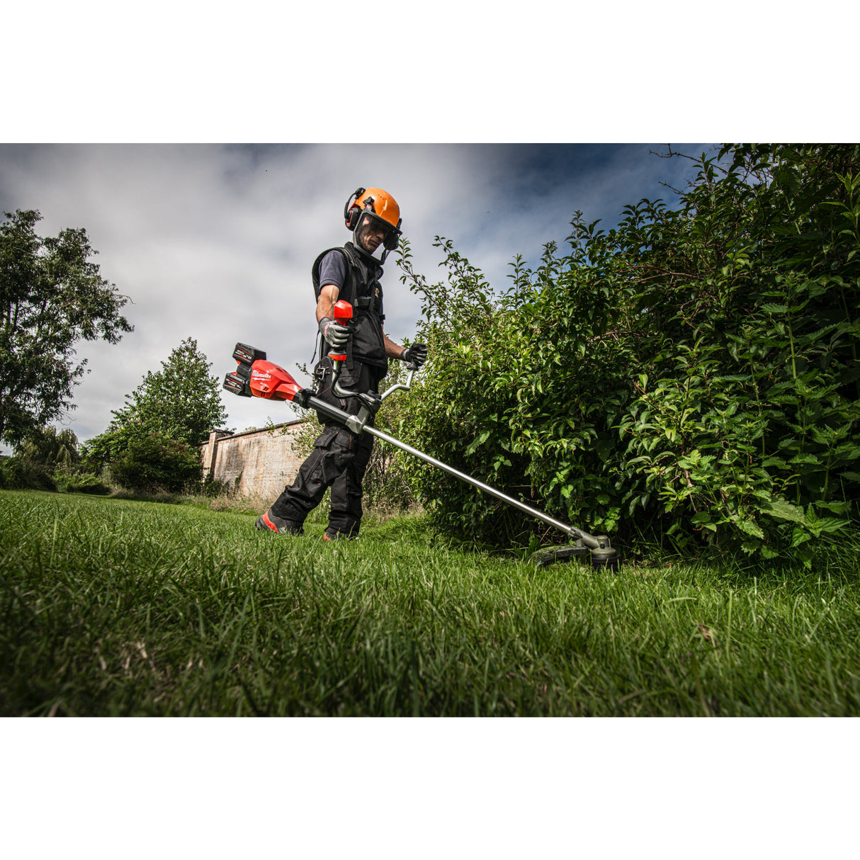 M18 F2BCU Motocoasă M18 FUEL™ cu doi acumulatori Milwaukee