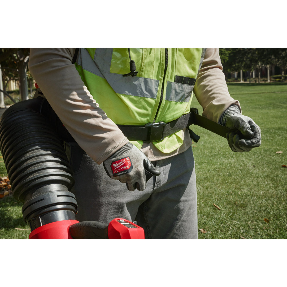 M18 F2BPB Suflantă M18 FUEL™ tip rucsac cu doi acumulatori Milwaukee