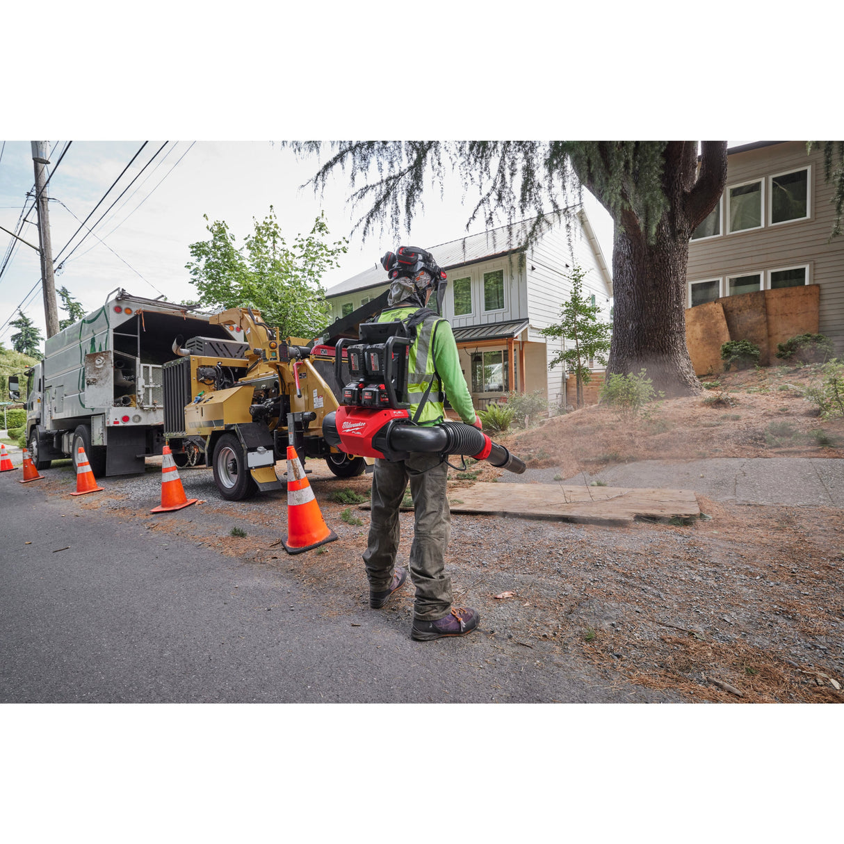 M18 F2BPB Suflantă M18 FUEL™ tip rucsac cu doi acumulatori Milwaukee