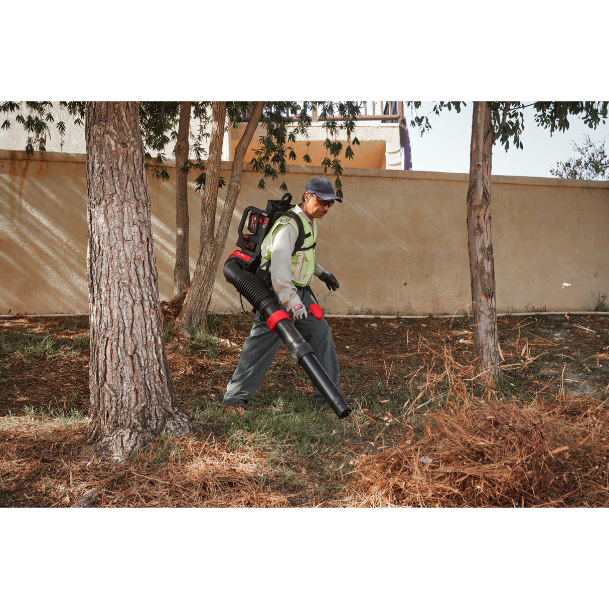 M18 F2BPB Suflantă M18 FUEL™ tip rucsac cu doi acumulatori Milwaukee