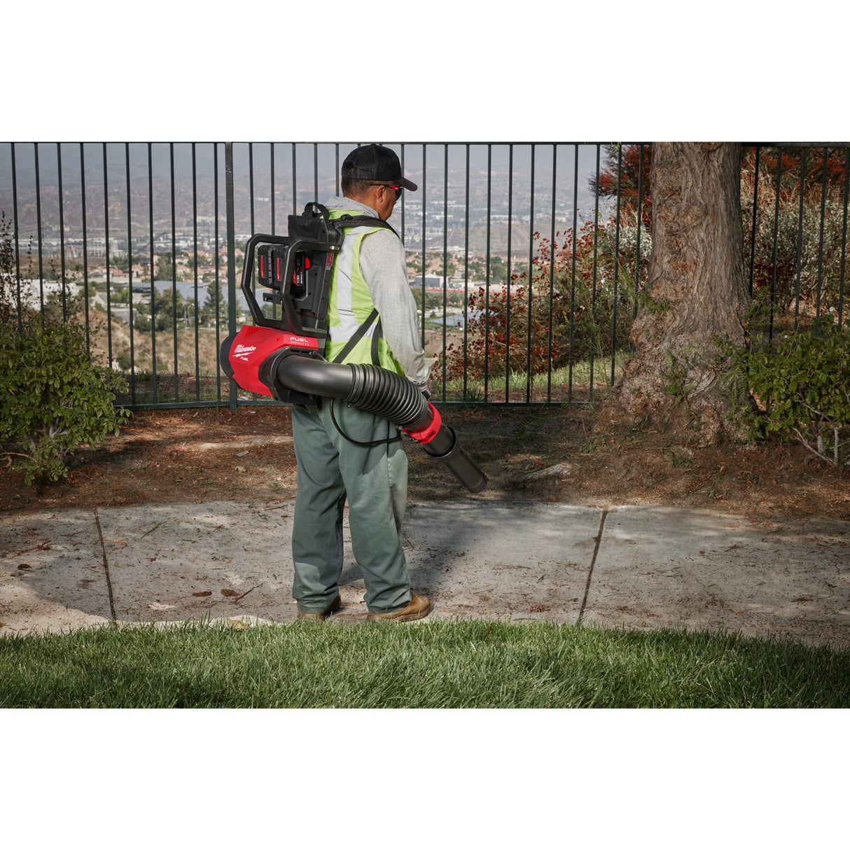 M18 F2BPB Suflantă M18 FUEL™ tip rucsac cu doi acumulatori Milwaukee