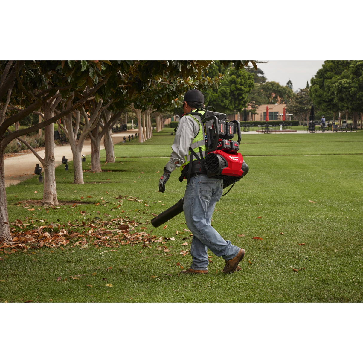 M18 F2BPB Suflantă M18 FUEL™ tip rucsac cu doi acumulatori Milwaukee