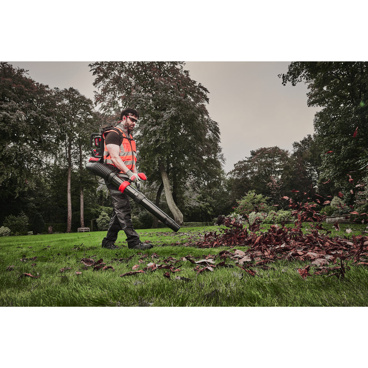 M18 F2BPB Suflantă M18 FUEL™ tip rucsac cu doi acumulatori Milwaukee