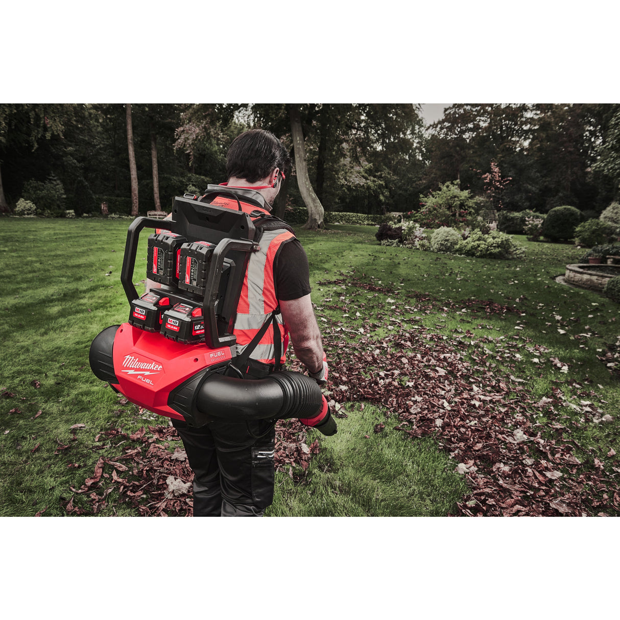 M18 F2BPB Suflantă M18 FUEL™ tip rucsac cu doi acumulatori Milwaukee