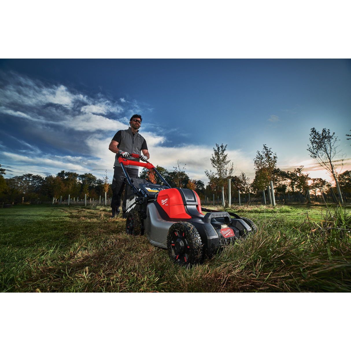 Mașină de tuns gazonul autopropulsată 46 cm M18 FUEL™ Milwaukee