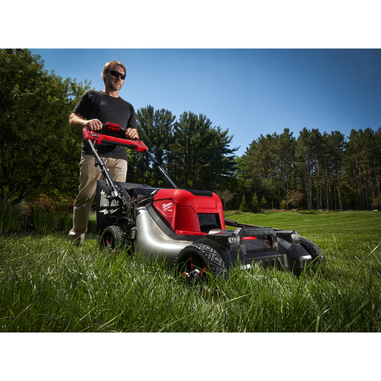 Mașină de tuns gazonul autopropulsată 53 cm M18 FUEL™ Milwaukee