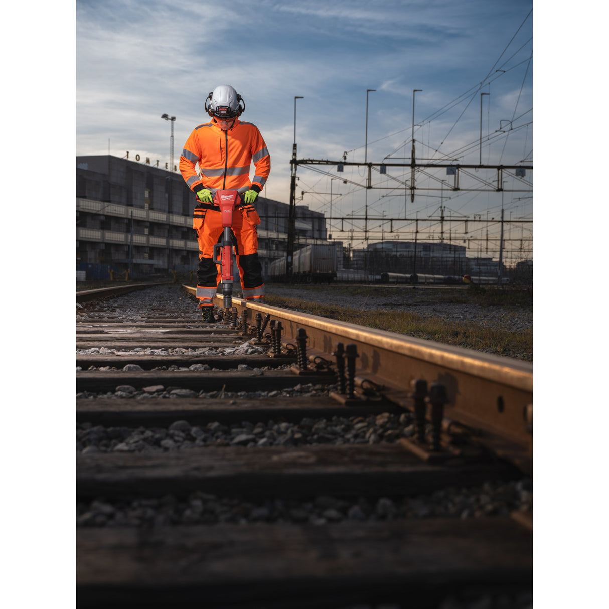 M18 FHIWF1R  Cheie cu impact M18 FUEL™ 1″ pentru calea ferată cu inel de fixare Milwaukee