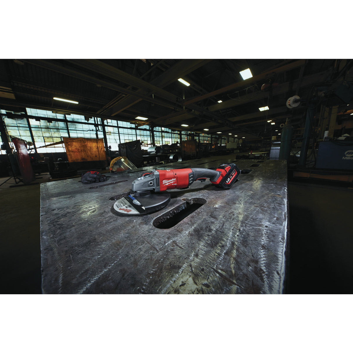 M18 FLAG230XPDB  Polizor unghiular 230 mm cu comutator tip clapetă M18 FUEL™ Milwaukee