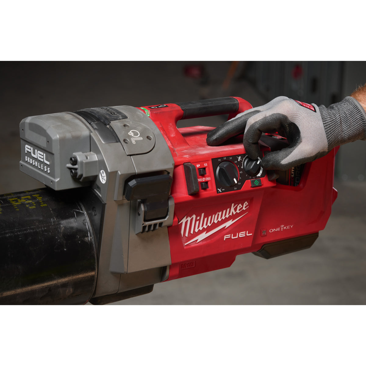 Mașină de canelat M18 FUEL™ 1 ¼″ - 4″ Milwaukee