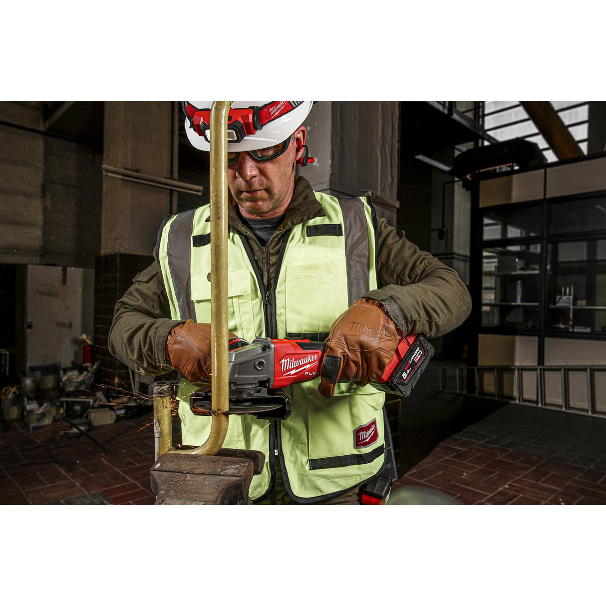 M18 FSAG125XB Polizor unghiular 125 mm cu frânare și comutator culisant M18 FUEL™ Milwaukee