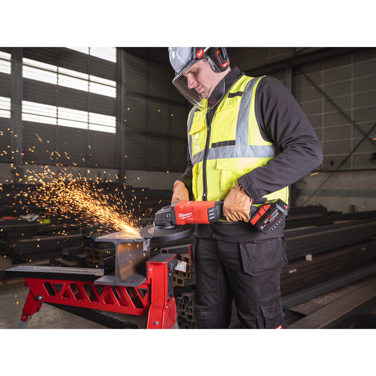 M18 ONEFLAG230XPDB  Polizor unghiular 230 mm cu frânare și comutator tip clapetă M18 FUEL™ ONE-KEY™ Milwaukee