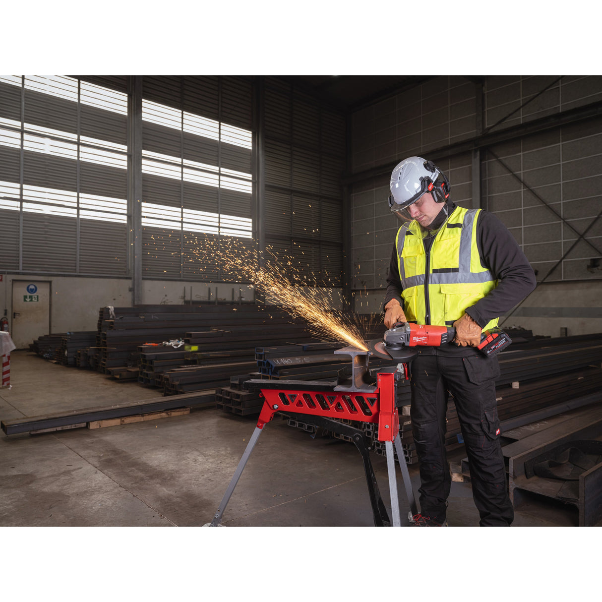 M18 ONEFLAG230XPDB  Polizor unghiular 230 mm cu frânare și comutator tip clapetă M18 FUEL™ ONE-KEY™ Milwaukee