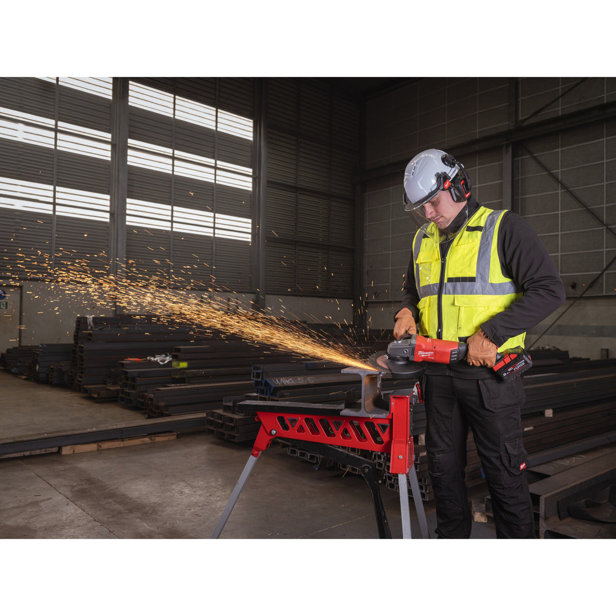 M18 ONEFLAG230XPDB  Polizor unghiular 230 mm cu frânare și comutator tip clapetă M18 FUEL™ ONE-KEY™ Milwaukee