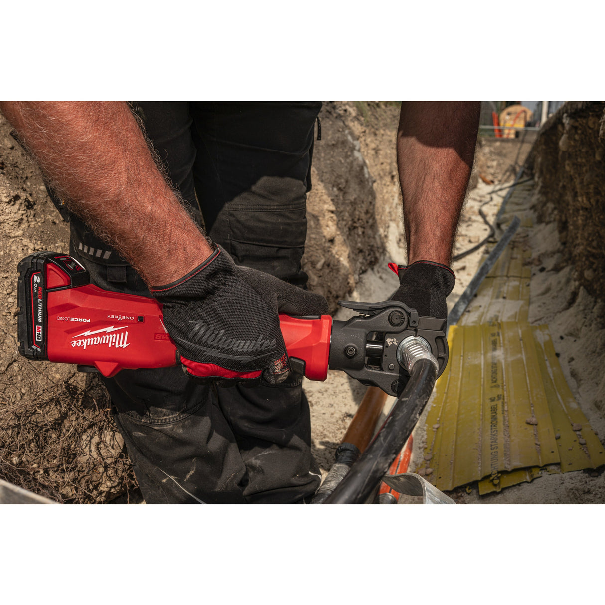 M18 ONEHCCT60 Presă hidraulică pentru cabluri 60 kN M18™ FORCE LOGIC™ Milwaukee