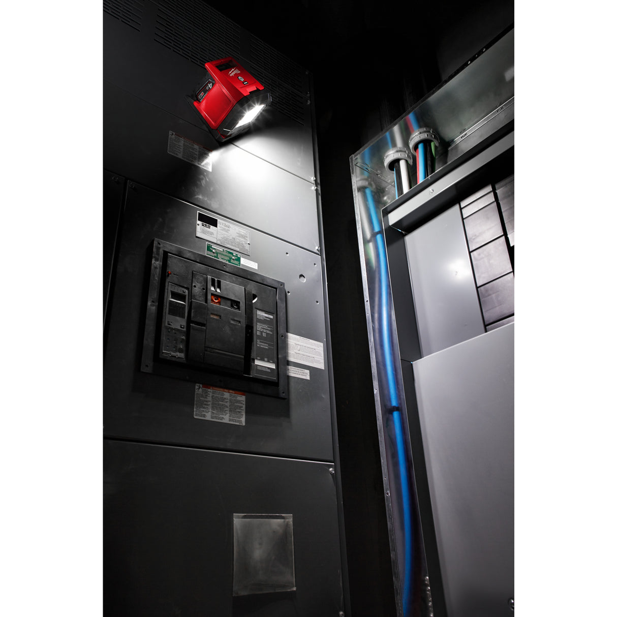 Milwaukee M18pal-0 proiector pivotant   4933464105