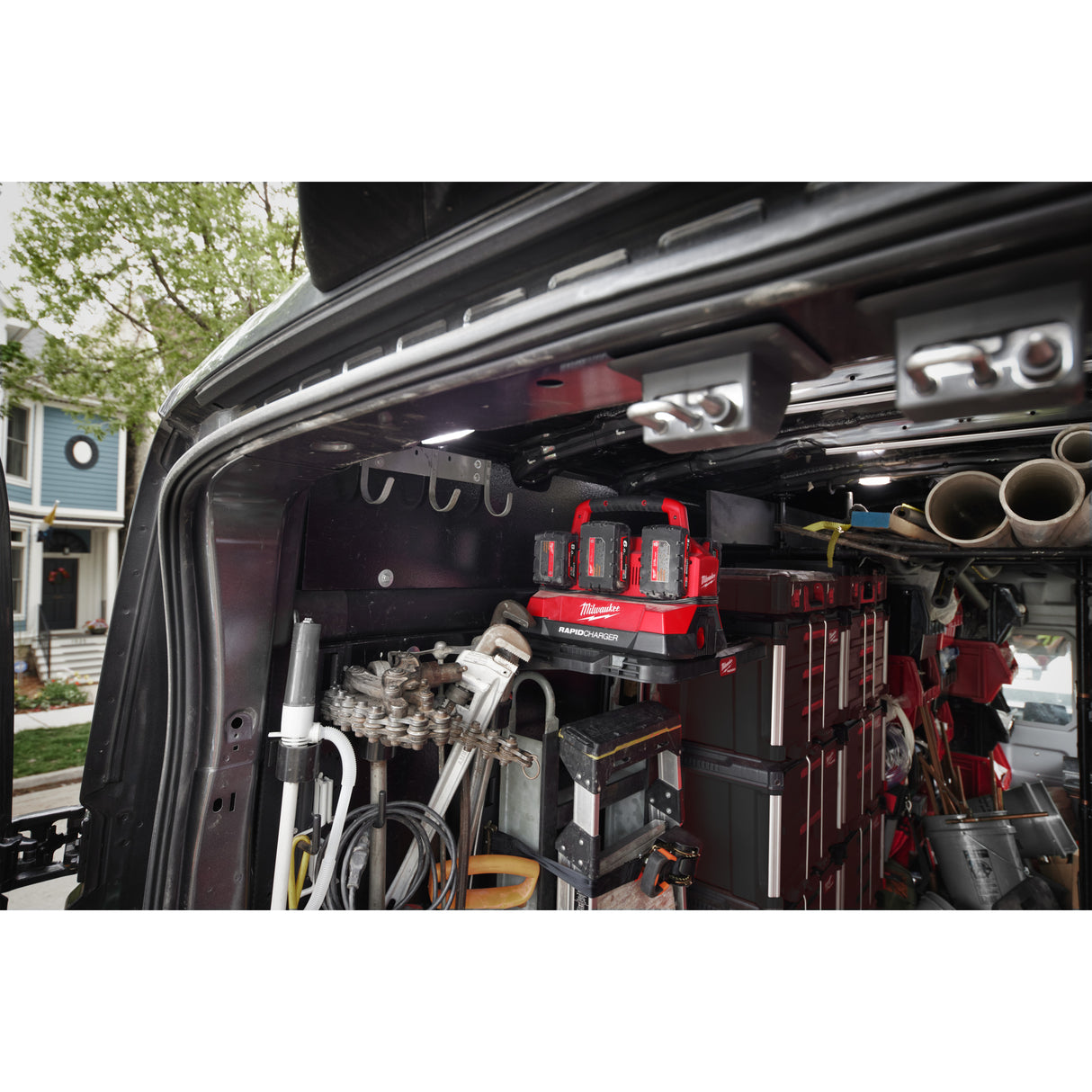 Milwaukee M18pc6 încărcător cu 6 porturiPACKOUT™ 4932480162