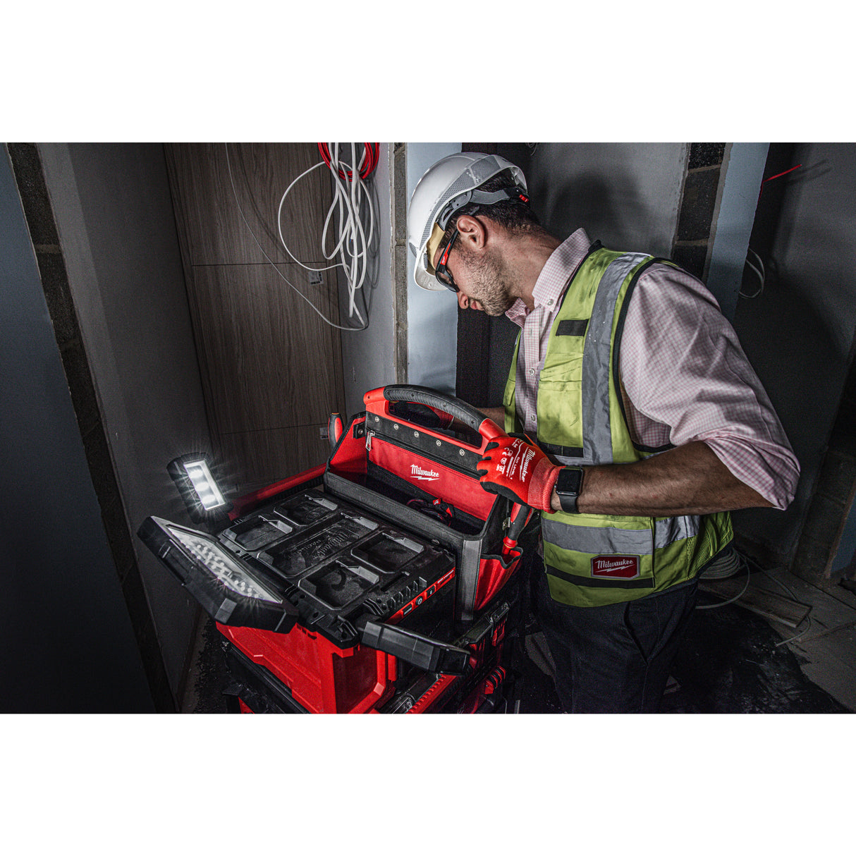 Milwaukee M18poalc-0 proiector cu încărcător   4933478120