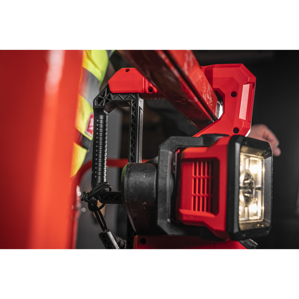 Milwaukee M18ubl-0 proiector led utilitar   4933459433