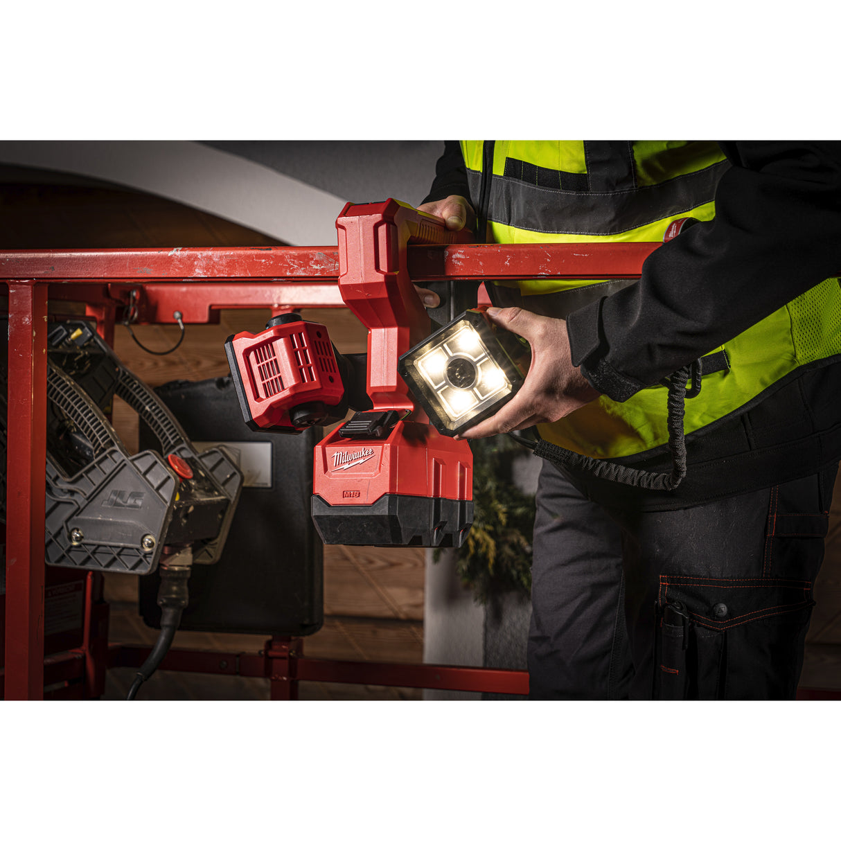 Milwaukee M18ubl-0 proiector led utilitar   4933459433