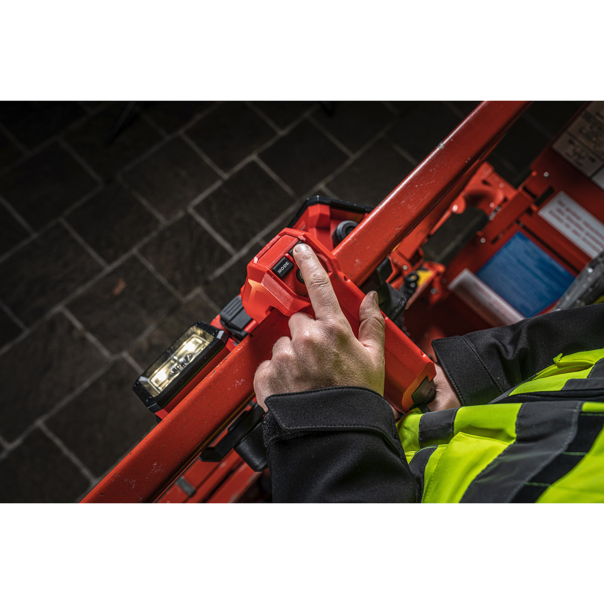 Milwaukee M18ubl-0 proiector led utilitar   4933459433