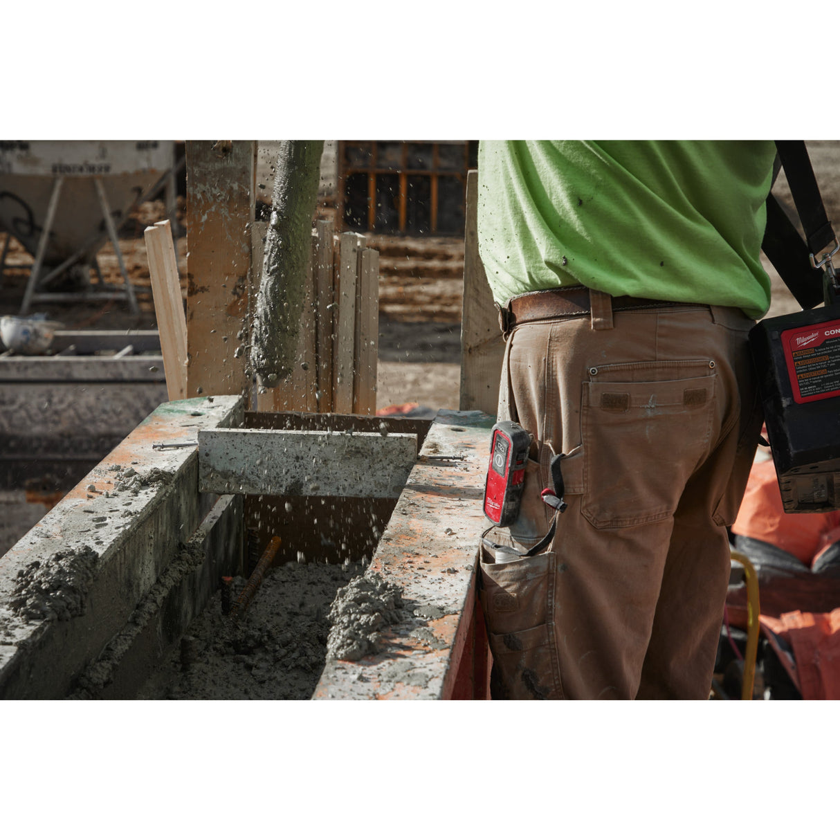 MXF CVBCKIT Vibrator de beton MX FUEL™ cu servietă Milwaukee