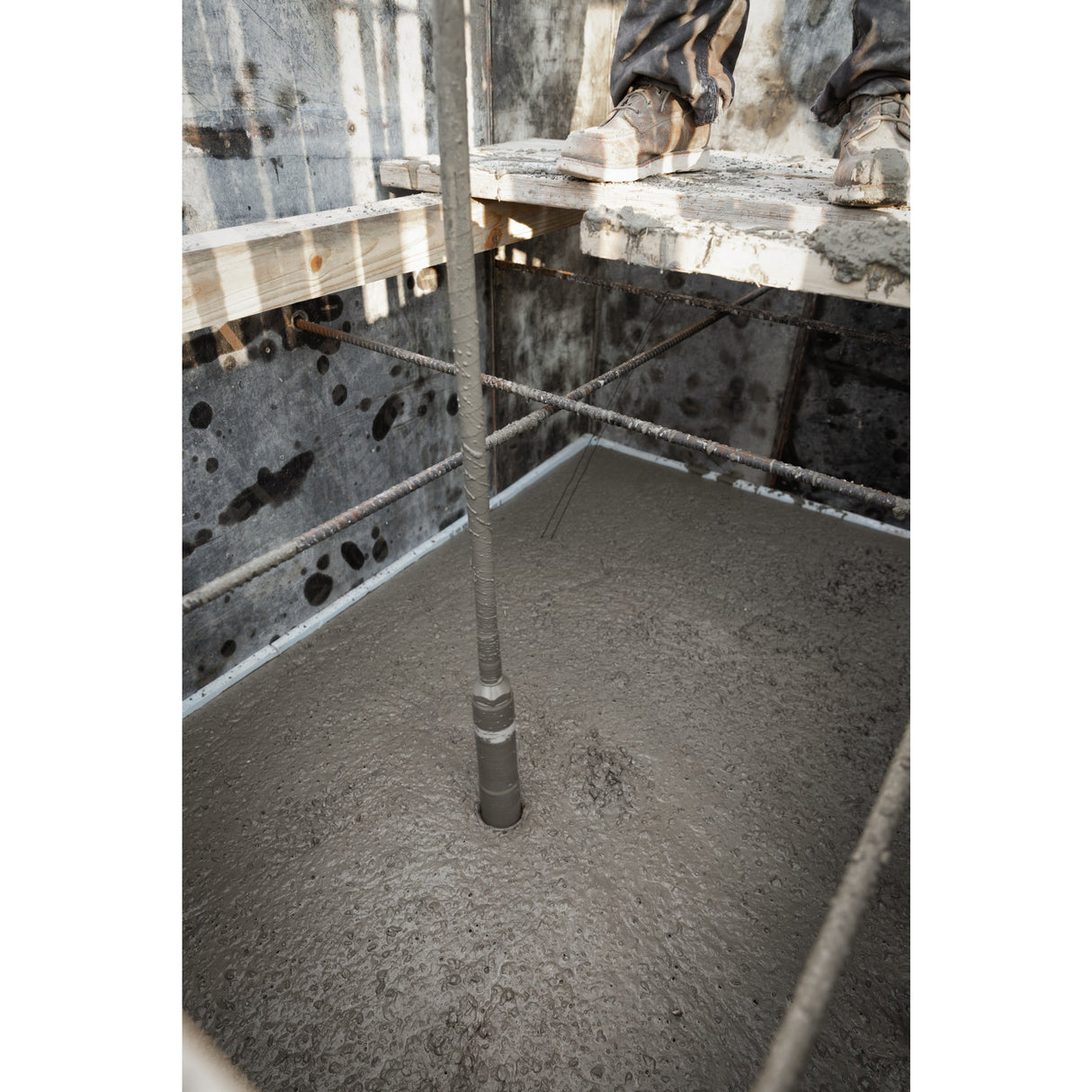 MXF CVBCKIT Vibrator de beton MX FUEL™ cu servietă Milwaukee