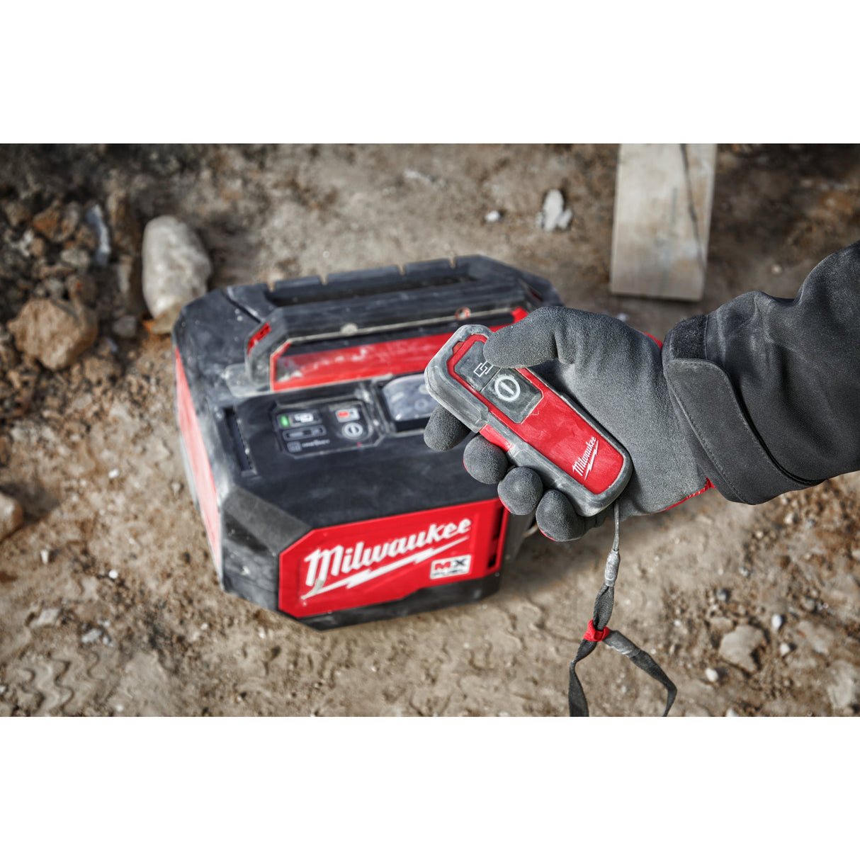 MXF CVBCKIT Vibrator de beton MX FUEL™ cu servietă Milwaukee