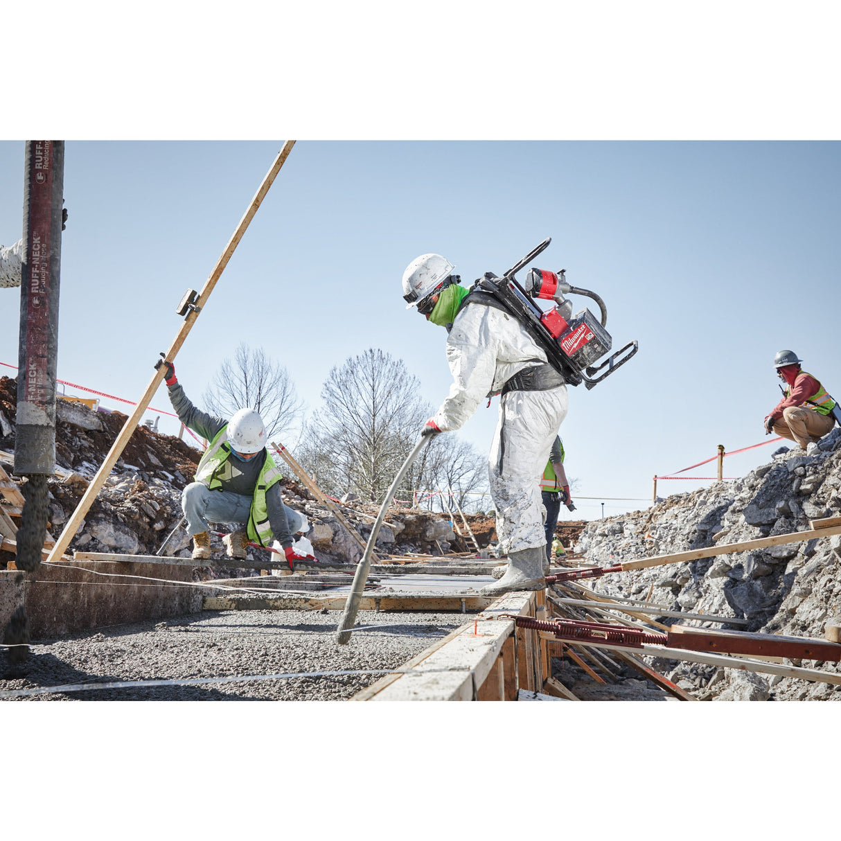 MXF CVBPKIT Vibrator de beton MX FUEL™ cu rucsac Milwaukee