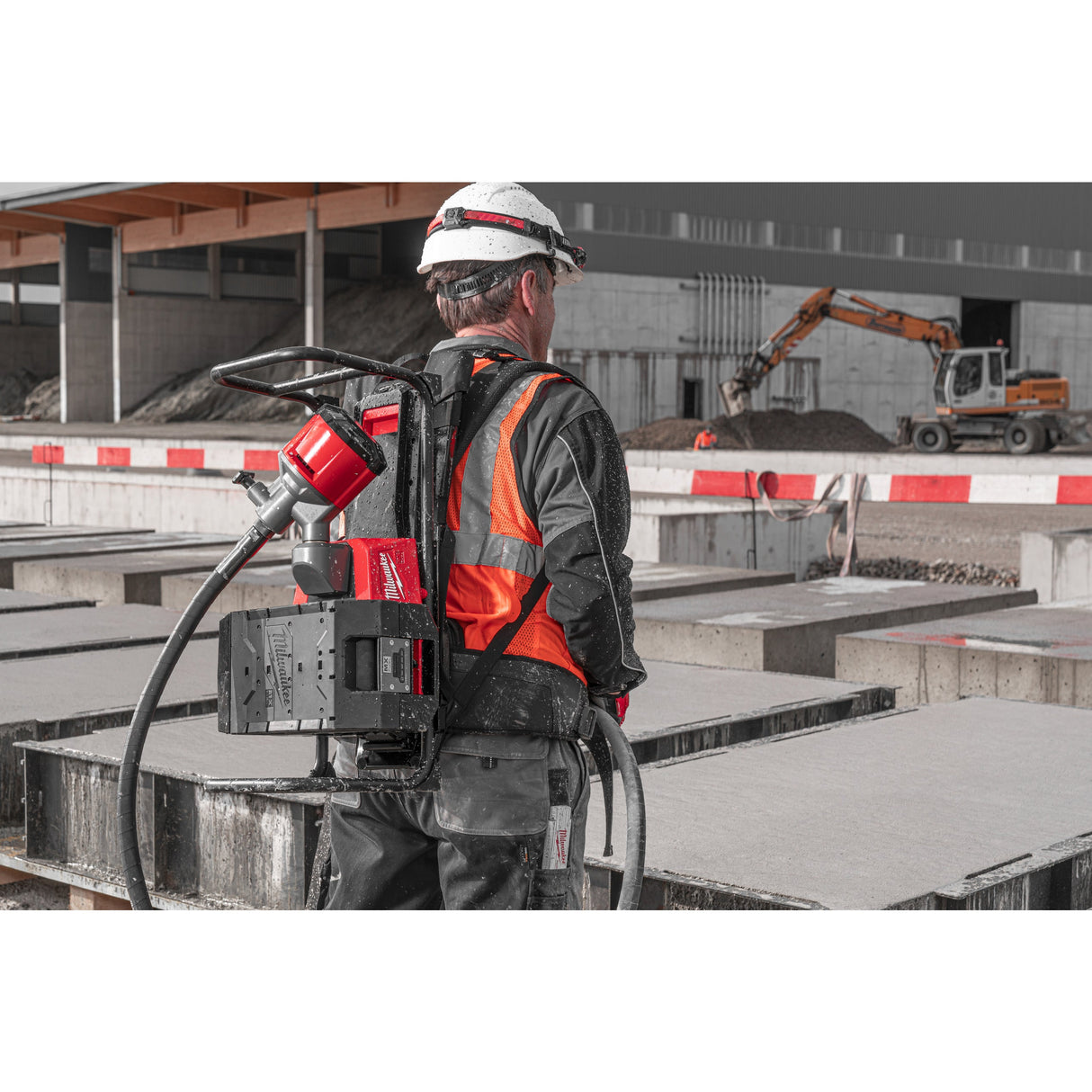 MXF CVBPKIT Vibrator de beton MX FUEL™ cu rucsac Milwaukee