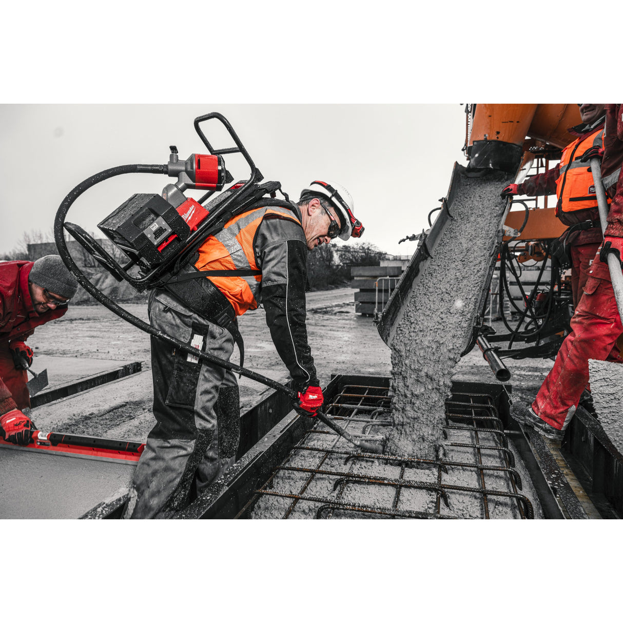 MXF CVBPKIT Vibrator de beton MX FUEL™ cu rucsac Milwaukee