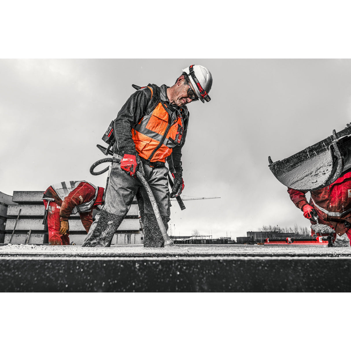 MXF CVBPKIT Vibrator de beton MX FUEL™ cu rucsac Milwaukee