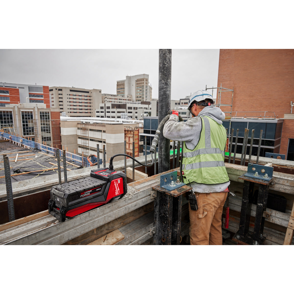 Vibrator de beton MX FUEL™ de înaltă frecvență Milwaukee