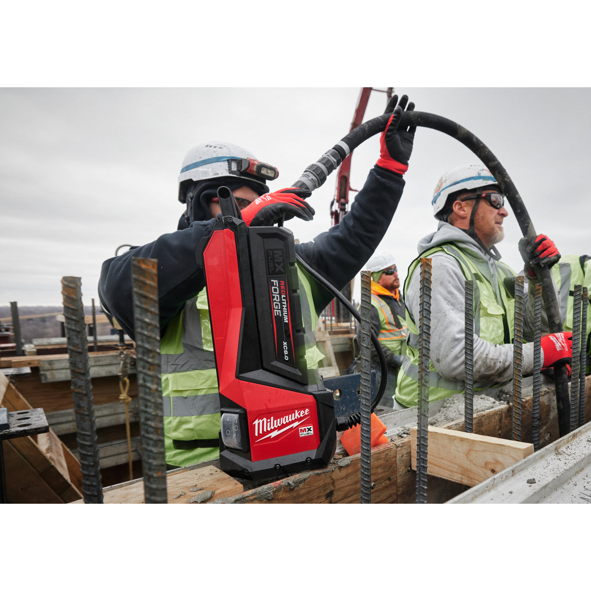 Vibrator de beton MX FUEL™ de înaltă frecvență Milwaukee