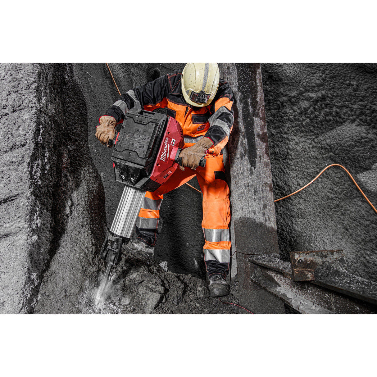 MXF DH2528H Ciocan demolator 28 mm Hex clasa 25 kg MX FUEL™ Milwaukee