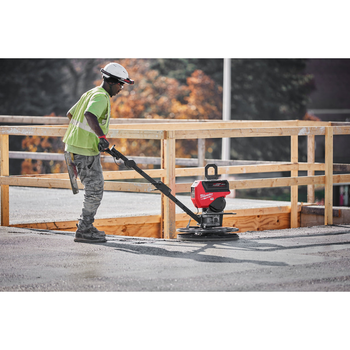 MXF WBT60 Mașină de finisat beton MX FUEL™ 600 mm Milwaukee