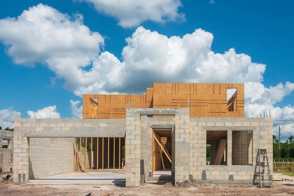 casa in proces de constructie