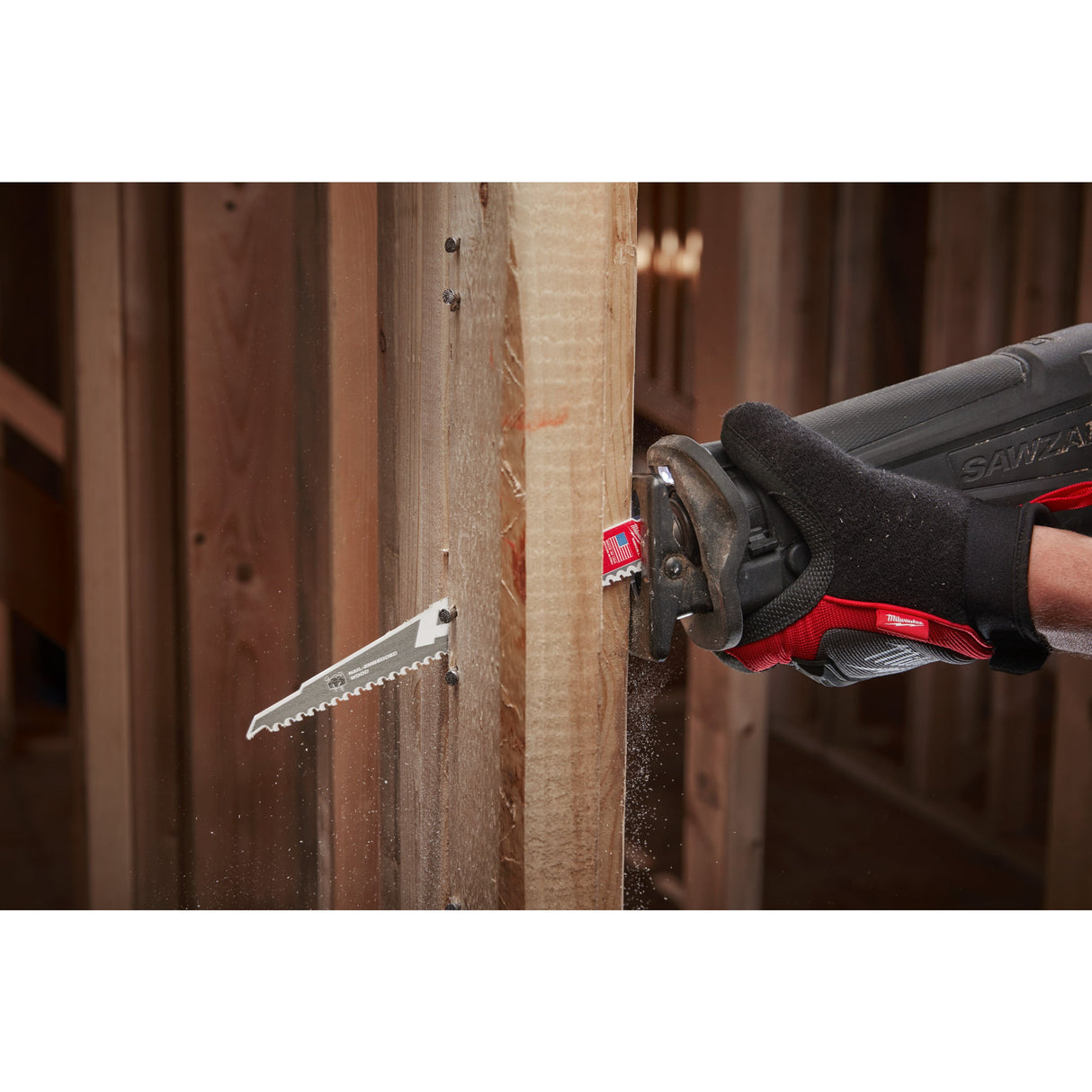 Lemn cu cuie: Pânze Heavy Duty AX™ cu dinți din carbură pentru lucrări de demolare Milwaukee